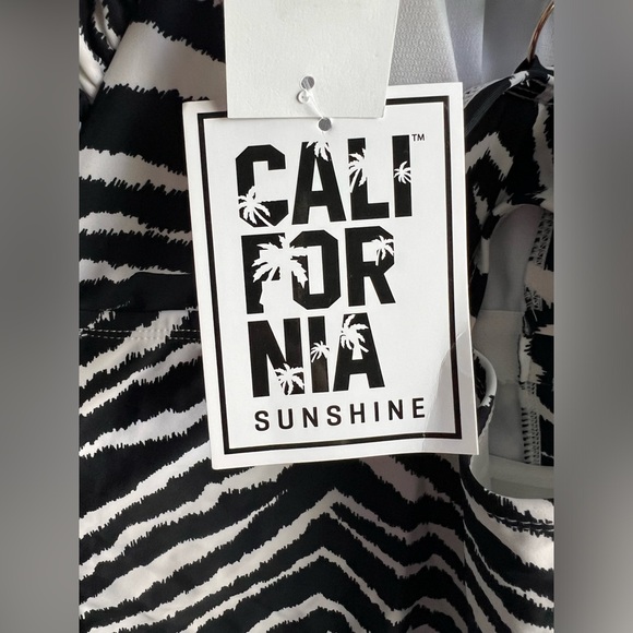 Salt + Cove Juniors Plus Size Knot-Front Cross-Back One-Piece Swimsuit - Picture 7 of 11